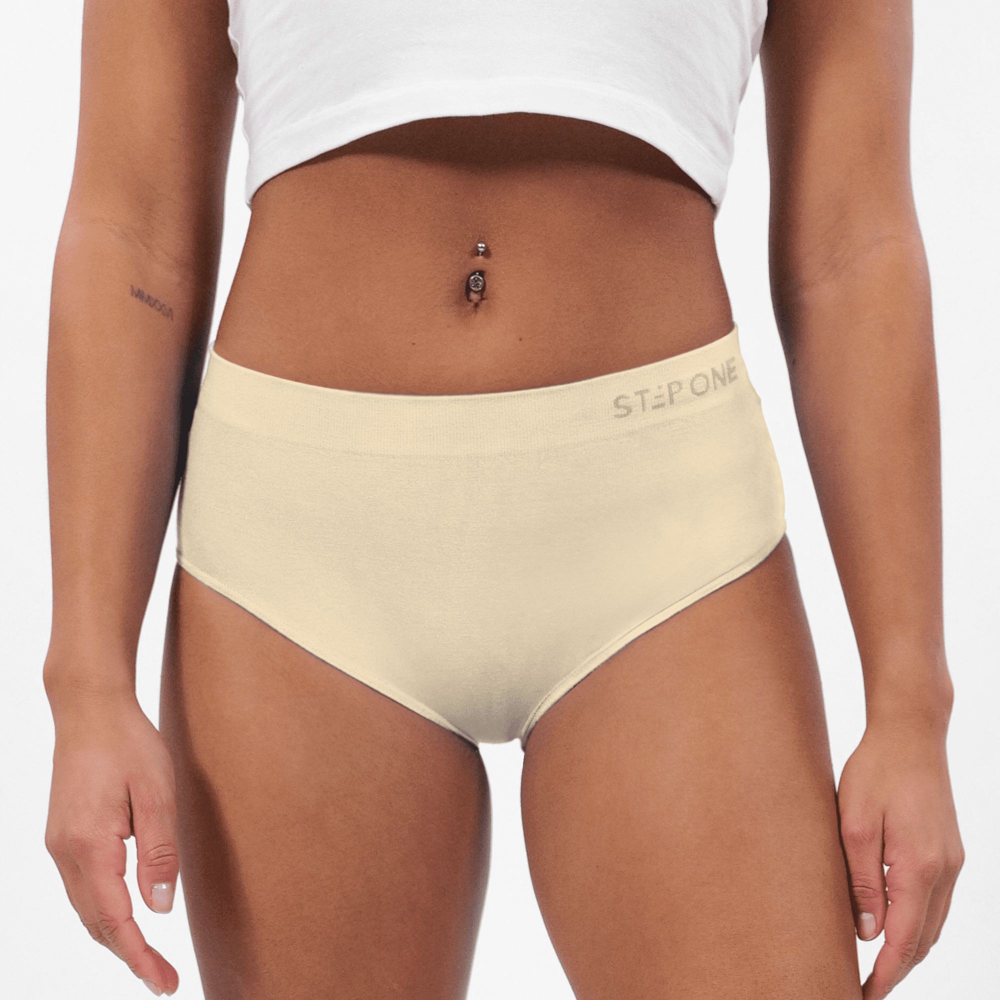 Women's Seamfree Full Brief - Chic Champagne - Model - #size_Medium